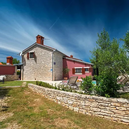 Ella Tatil Evi Pula